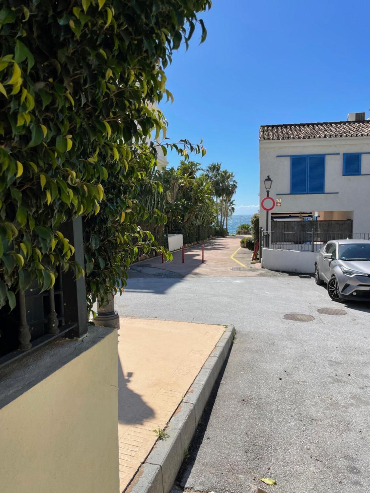 Playa Sin Aglomeraciones, Tarifas Especiales Cerca De Puerto Banús